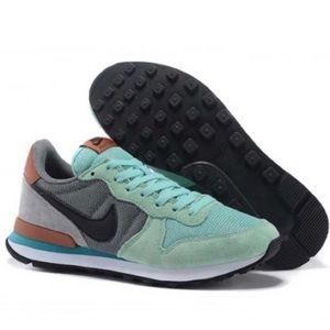 Nike internationalist